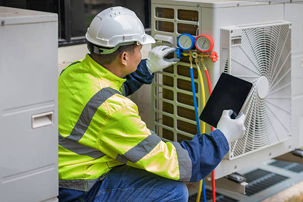 Professional Hvac technician working in Aurora, OH